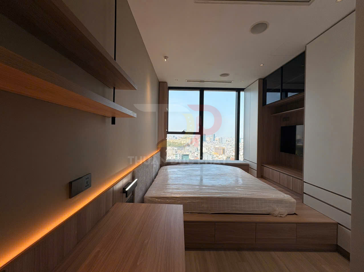 Cho thuê căn hộ Vinhomes Golden River Aqua 3 2 phòng ngủ full nội thất Japan Style view Landmark 81 giá 2000$