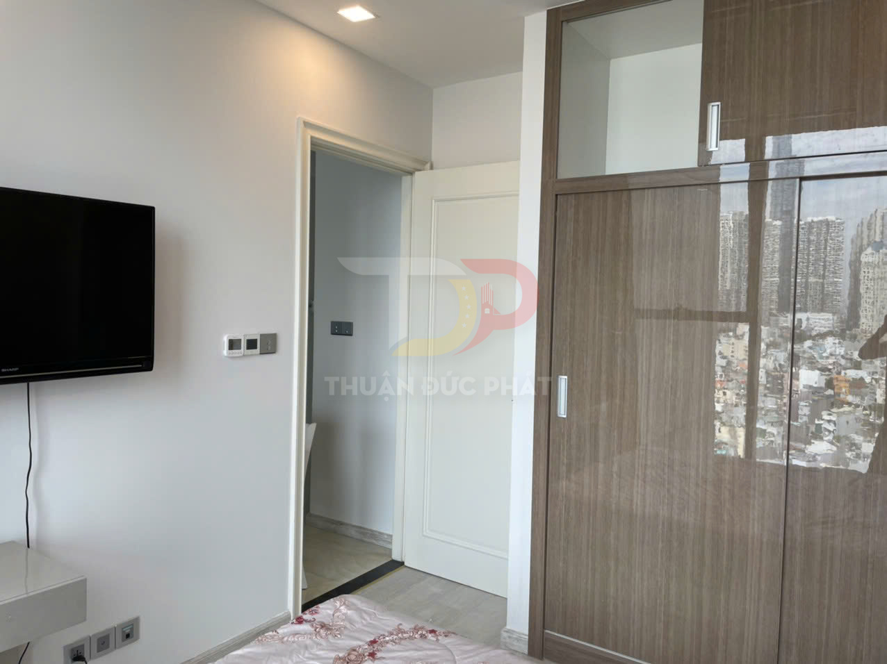 Cho Thuê Căn Hộ Vinhomes Golden River Aqua 4 Full Nội Thất View Sông Và Landmark 81 Giá Tốt Trung Tâm Quận 1