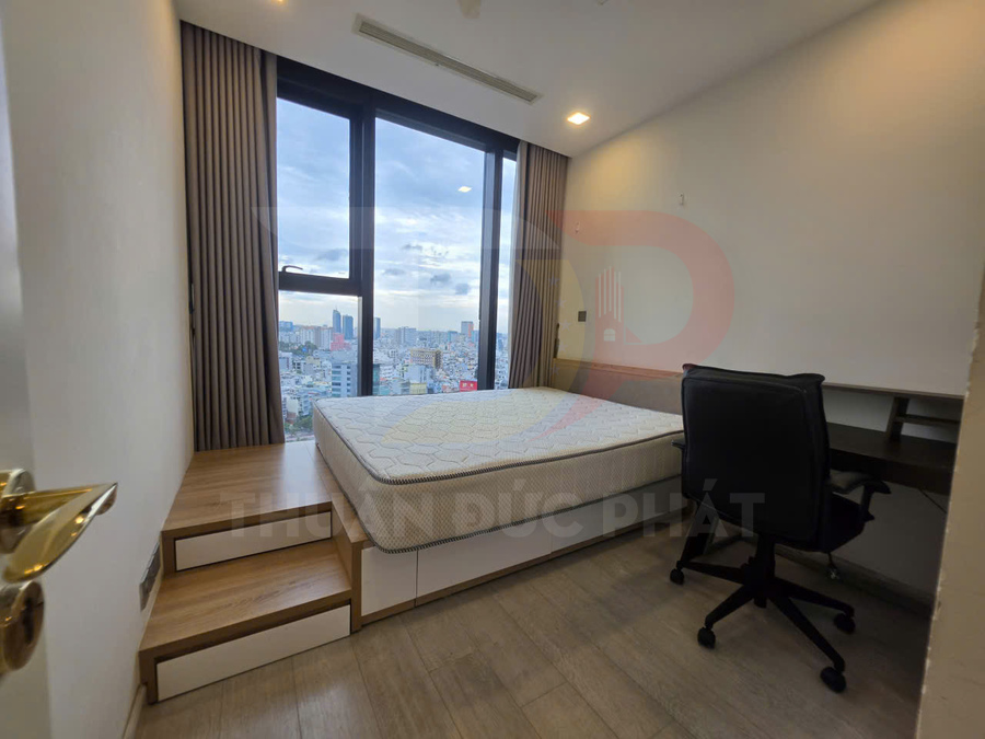 Cho thuê căn hộ Aqua 2 vòng cung Vinhomes Golden River 3 phòng ngủ, diện tích 101,4 mét vuông, giá 45 triệu đồng