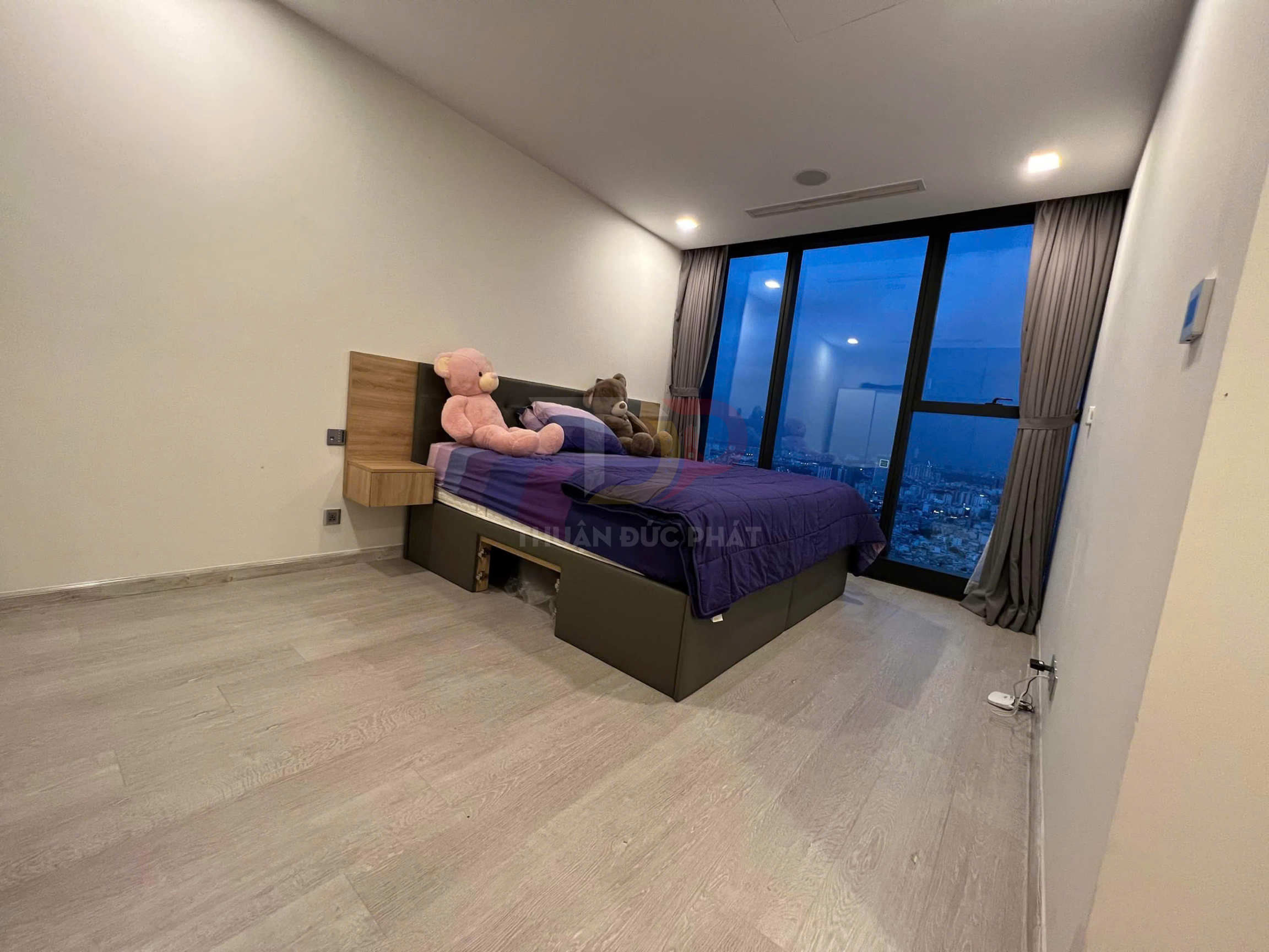 Bán Căn Hộ Vinhomes Golden River Tòa Aqua 1 Sở Hữu 2 Phòng Ngủ Với Tầm Nhìn Trực Diện Biểu Tượng Landmark 81