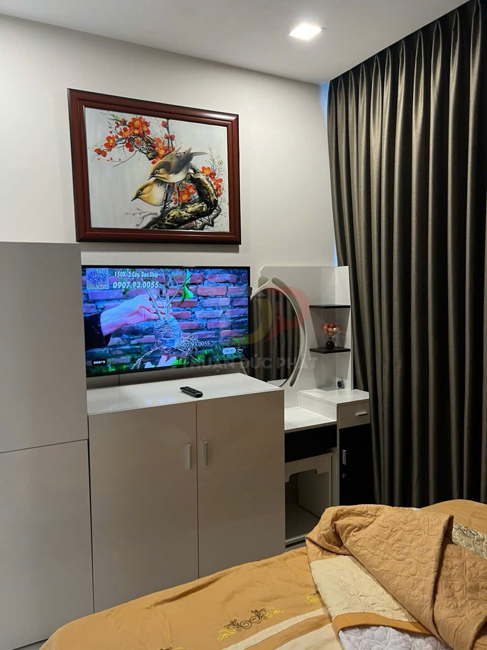 Cho Thuê Căn Hộ Vinhomes Golden River 2 Phòng Ngủ Đầy Đủ Nội Thất Tòa Aqua 3 Tầm Nhìn Landmark 81