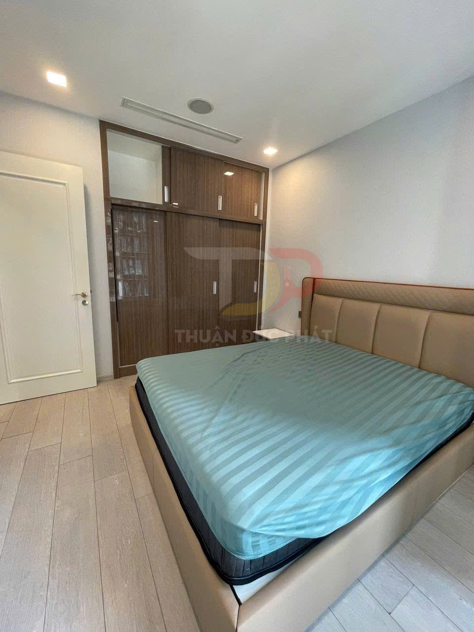 Cho Thuê Căn Hộ Vinhomes Golden River Aqua 1 Full Nội Thất 1 Phòng Ngủ 50m2 View Nội Khu Giá 27 Triệu Net