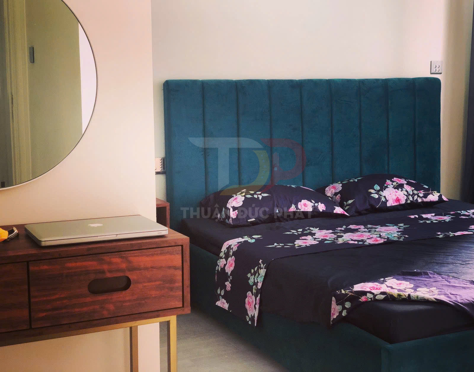 Cho Thuê Căn Hộ Vinhomes Golden River Tòa Aqua 2 Diện Tích 68.6 Mét Vuông Đầy Đủ Nội Thất Cao Cấp