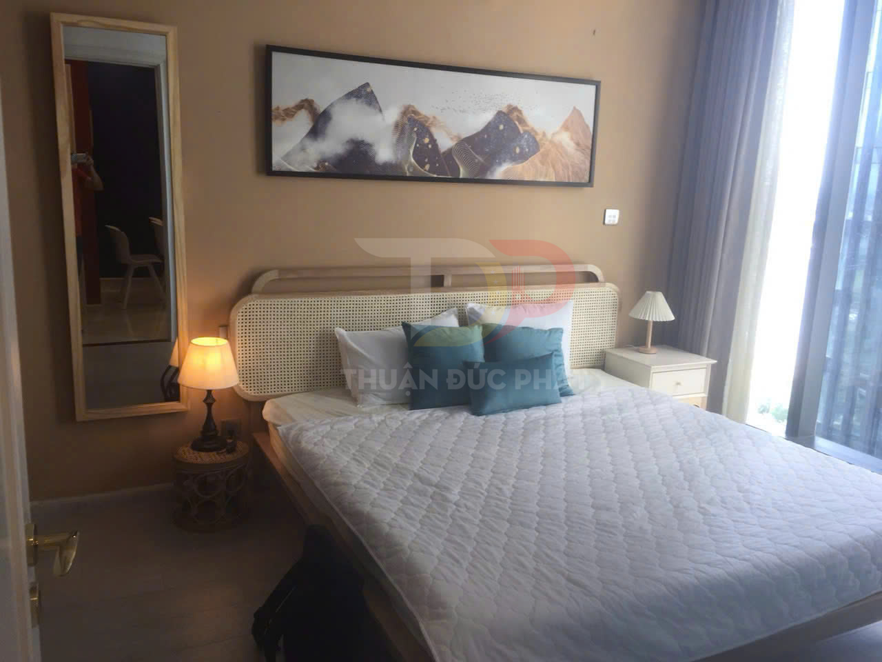 Bán căn hộ Vinhomes Golden River Aqua 1 full nội thất view xéo sông nội khu giá tốt đang có hợp đồng thuê 30 triệu mỗi tháng