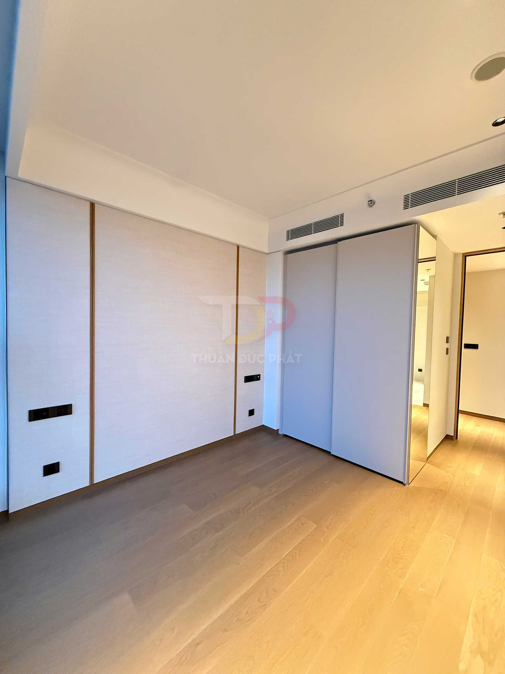 Bán căn hộ Grand Marina Saigon 2 phòng ngủ 2 phòng vệ sinh view trực diện sông Sài Gòn diện tích 90m2 giá bán 45 tỷ