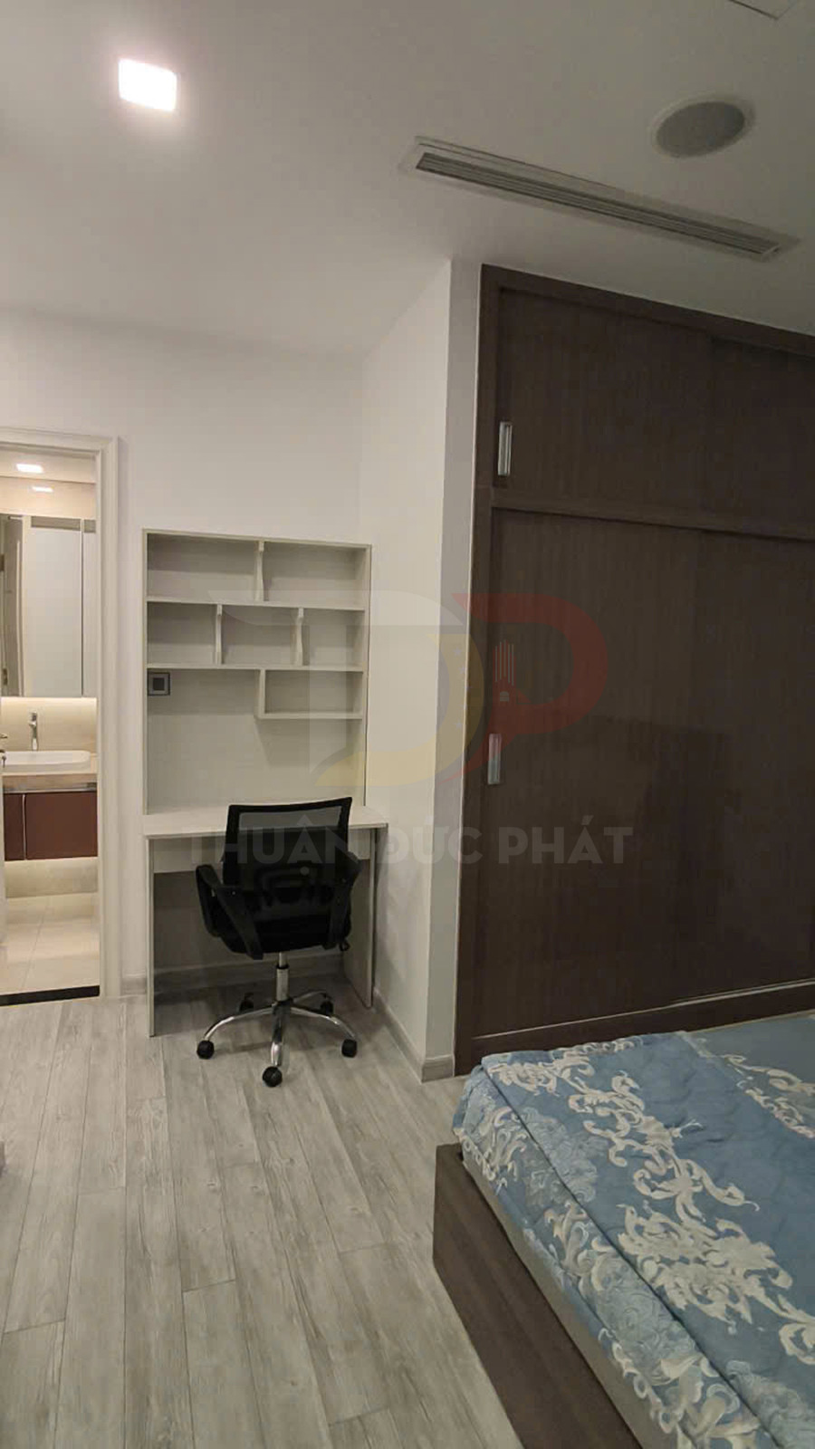 Cho thuê căn hộ Aqua 2 Vinhomes Golden River 68,6 m², 2 phòng ngủ, giá 28 triệu đồng mỗi tháng