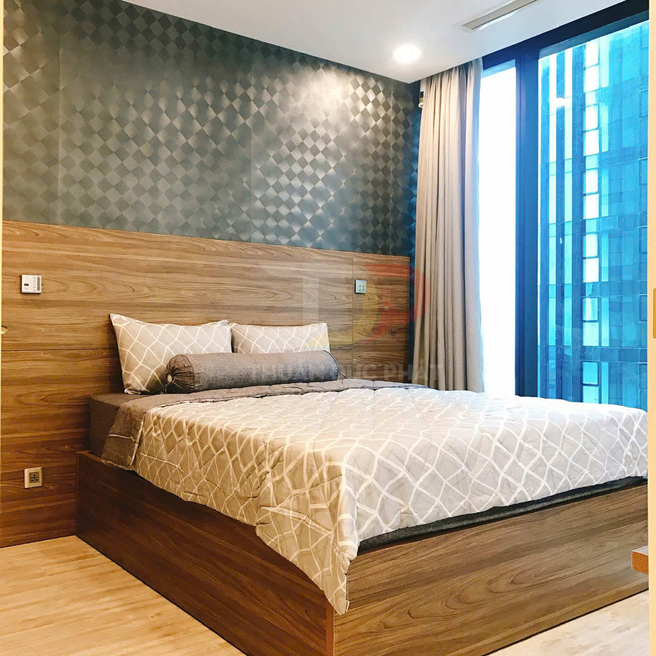 Bán căn hộ 1 phòng ngủ Vinhomes Golden River Aqua 1 full nội thất, view nội khu, giá 9.5 tỷ chi tiết và đánh giá thực tế