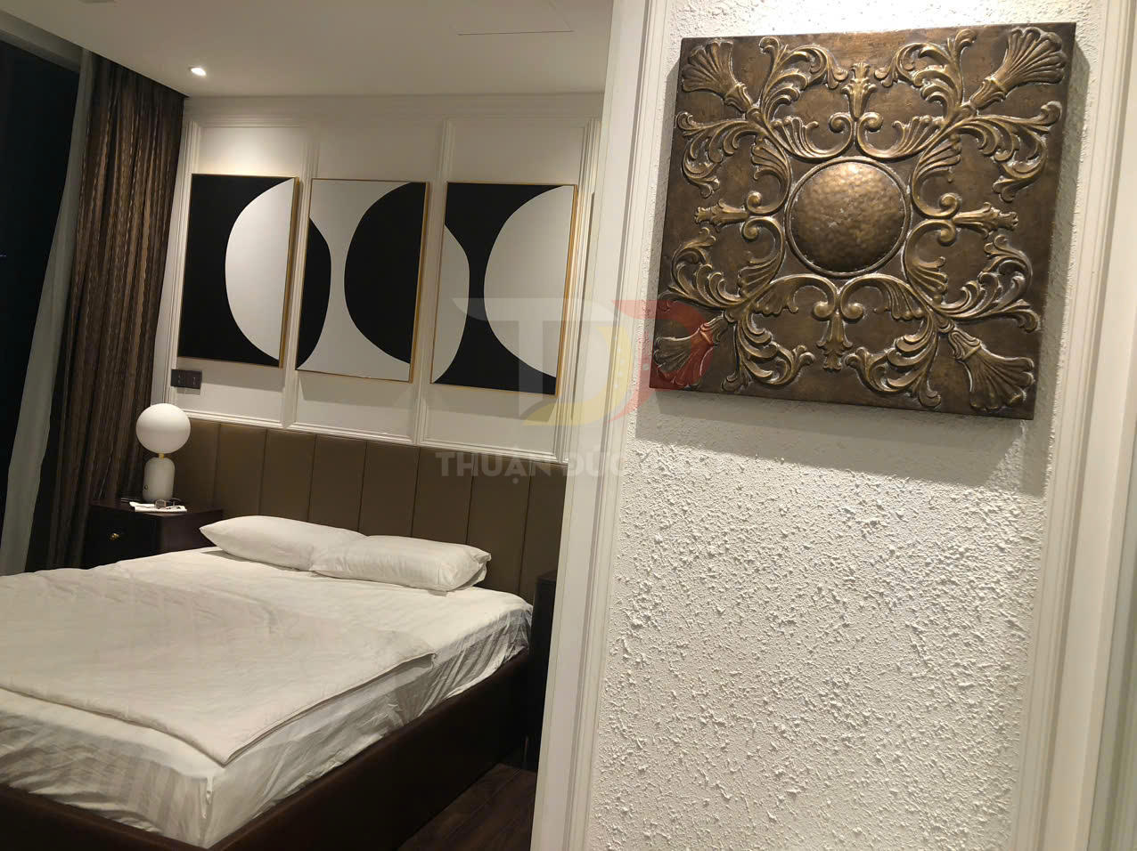 Cho thuê căn hộ Vinhomes Golden River Aqua 3 2 phòng ngủ 72 m2 full nội thất view thành phố Landmark 81 giá 42 triệu bao thuế, trống sẵn ngày 01/04/2026