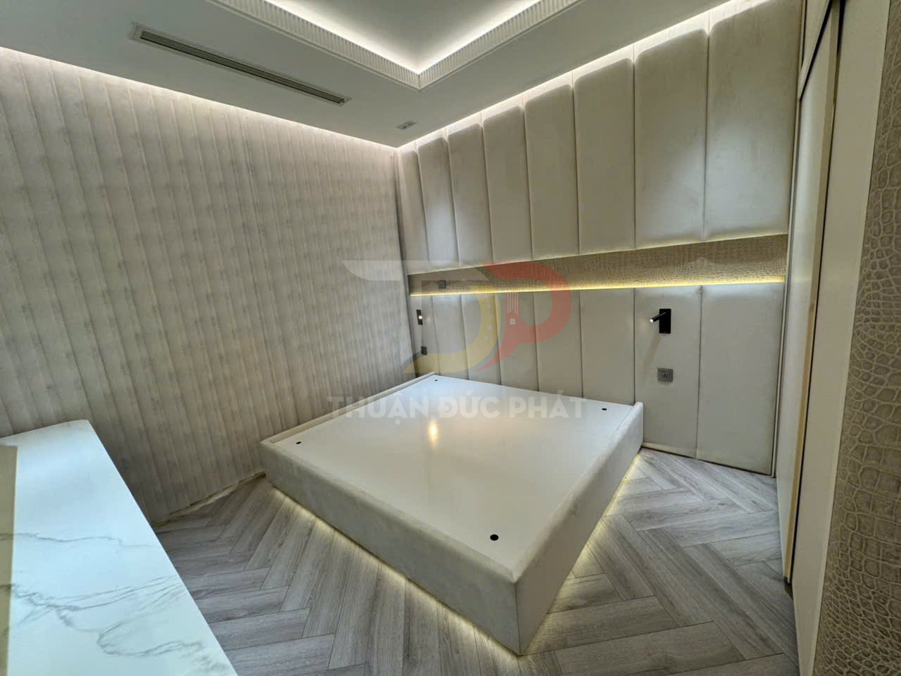 Cho thuê căn hộ Vinhomes Golden River Aqua 1 3 phòng ngủ full nội thất view sông Bitexco giá 110 triệu