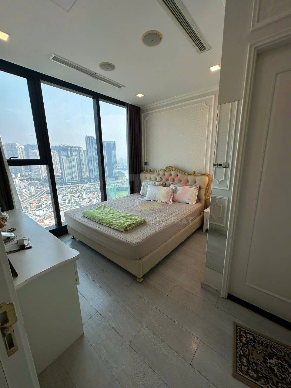 Bán căn hộ Vinhomes Golden River Aqua 4 full nội thất 2 phòng ngủ view thành phố giá 15 tỷ chi tiết và hình ảnh thực tế