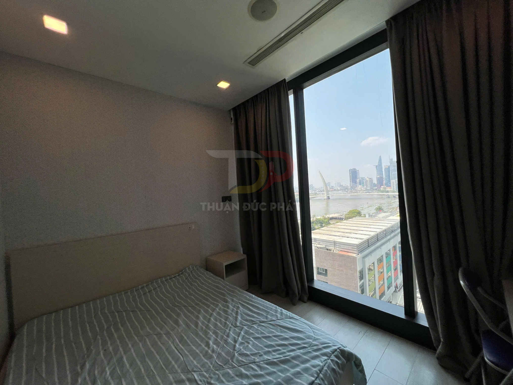 Cho Thuê Căn Hộ Vinhomes Golden River Aqua 4 2 Phòng Ngủ Full Nội Thất View Sông Bitexco Layout Dọc Giá 26 Triệu NET