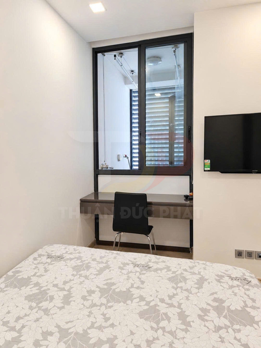 Cho thuê căn hộ Aqua 2 Vinhomes Golden River 68,9 mét vuông, 2 phòng ngủ, giá 31 triệu đồng