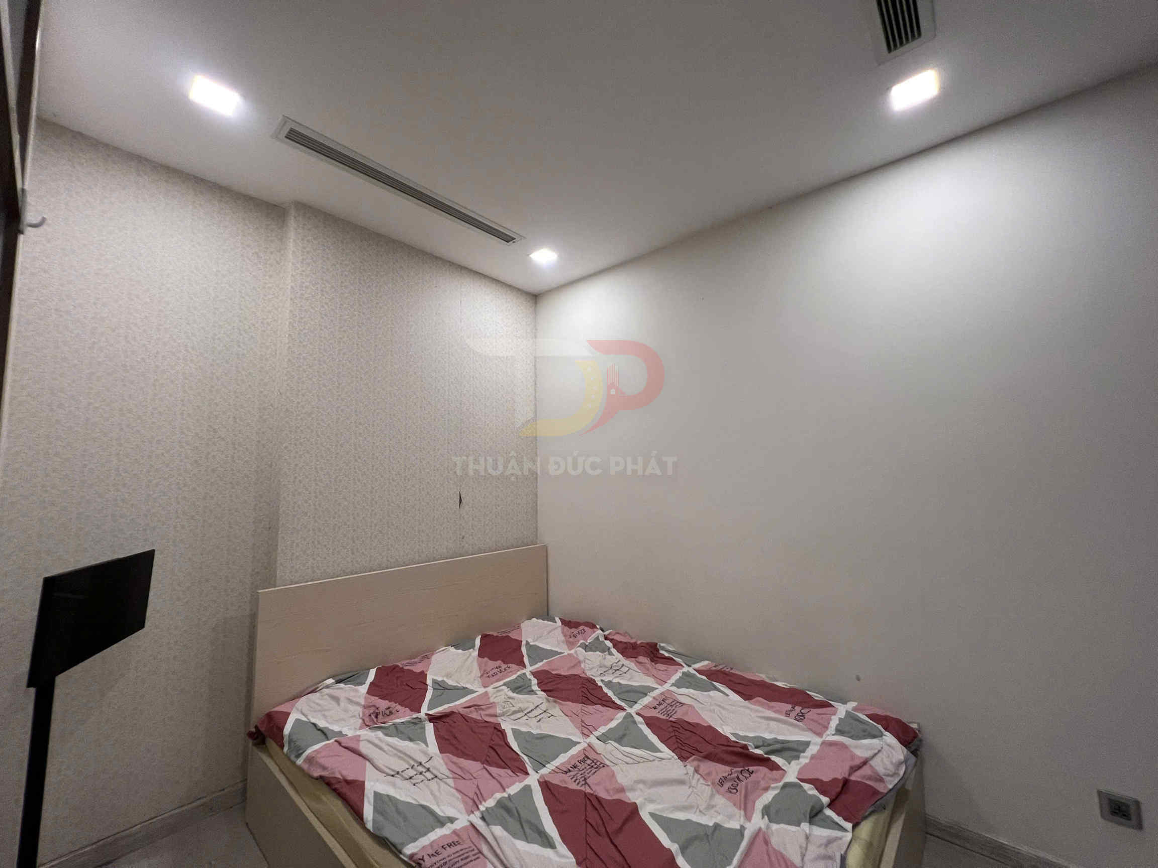 Cho Thuê Căn Hộ Vinhomes Golden River Aqua 4 2 Phòng Ngủ Full Nội Thất View Sông Bitexco Layout Dọc Giá 26 Triệu NET