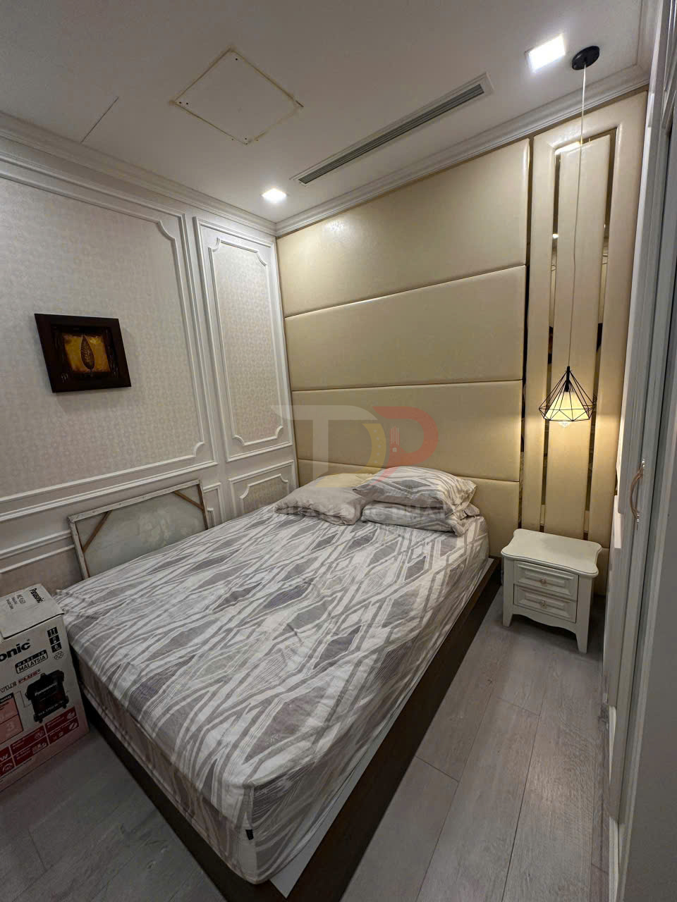 Bán căn hộ Vinhomes Golden River Aqua 4 full nội thất 2 phòng ngủ view thành phố giá 15 tỷ chi tiết và hình ảnh thực tế