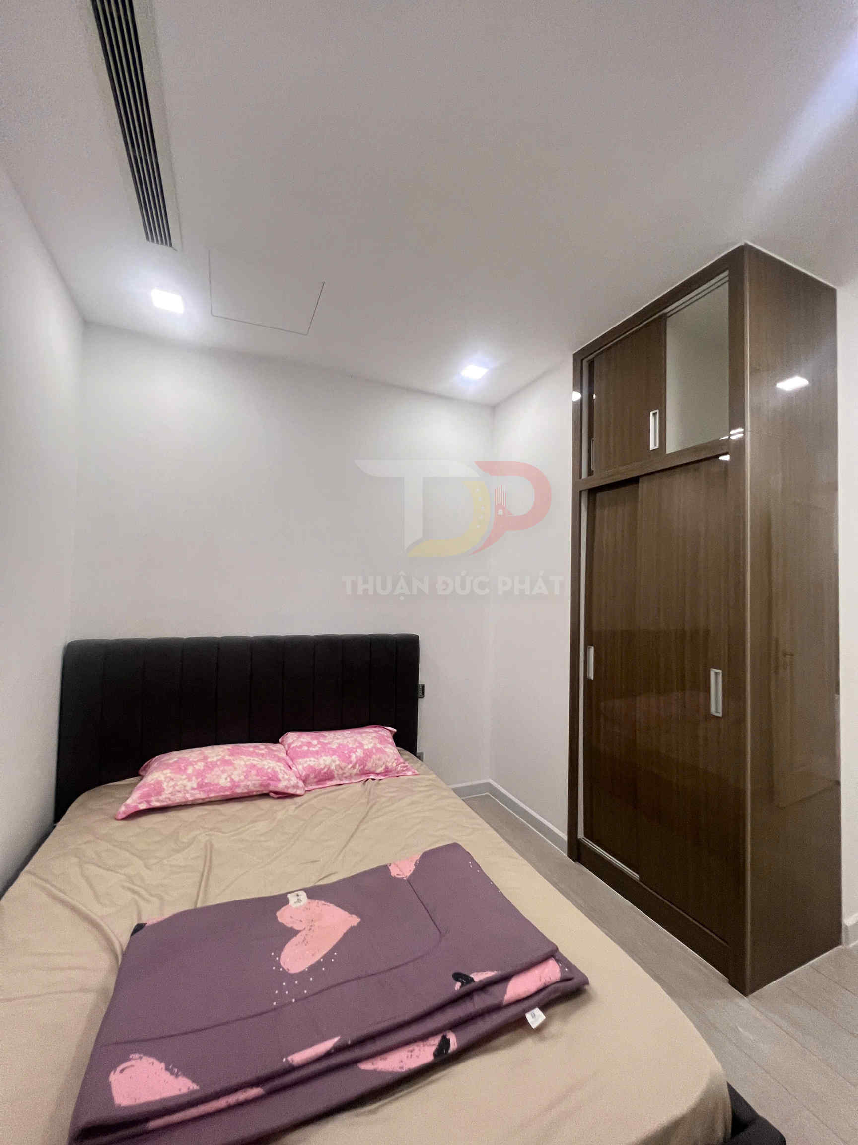 Bán căn hộ Vinhomes Golden River Aqua 2 full nội thất 2 phòng ngủ view Landmark 81 giá 11.5 tỷ chi tiết đầy đủ nhất