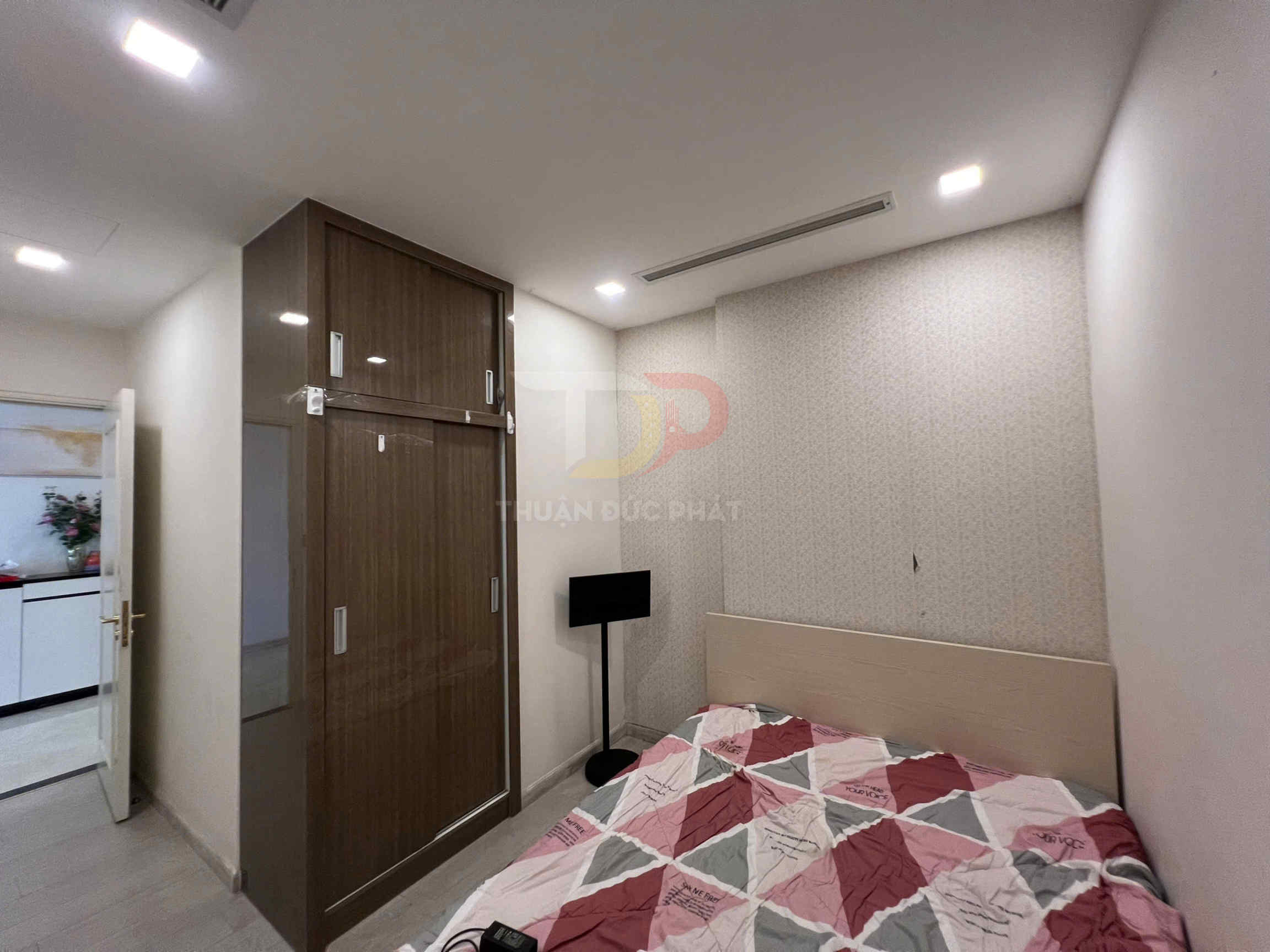 Cho Thuê Căn Hộ Vinhomes Golden River Aqua 4 2 Phòng Ngủ Full Nội Thất View Sông Bitexco Layout Dọc Giá 26 Triệu NET