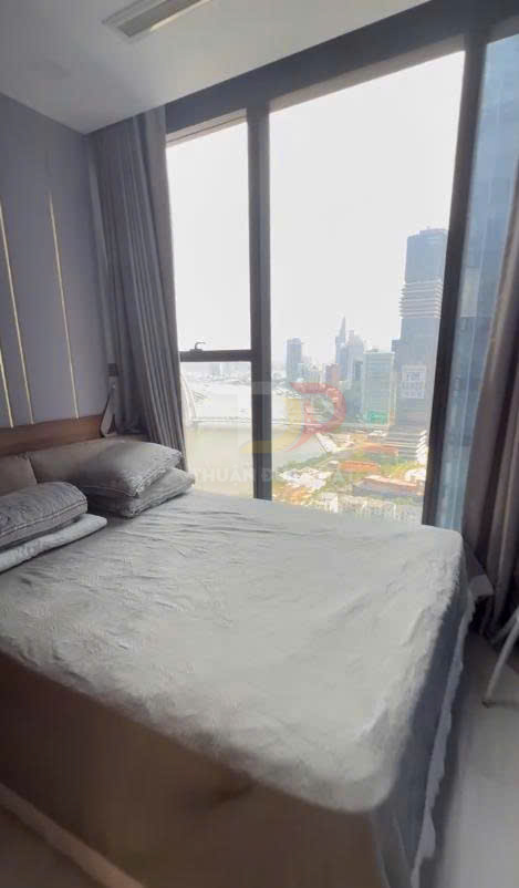 Cho thuê căn hộ Vinhomes Golden River Aqua 1 2 phòng ngủ full nội thất view trực diện sông và Bitexco giá 34 triệu