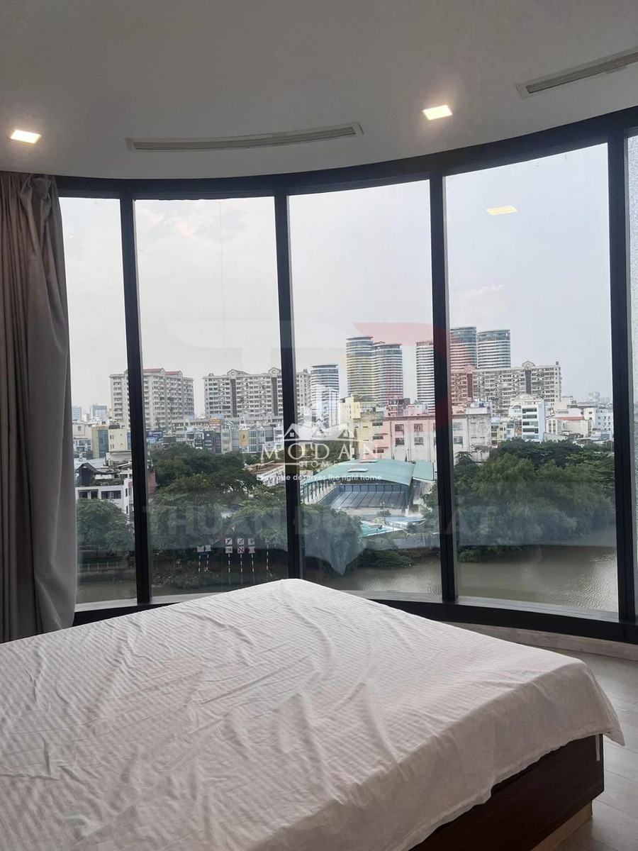 Cho thuê căn hộ Vinhomes Golden River Aqua 4 diện tích 101,5 mét vuông, 3 phòng ngủ, view sông và Landmark 81