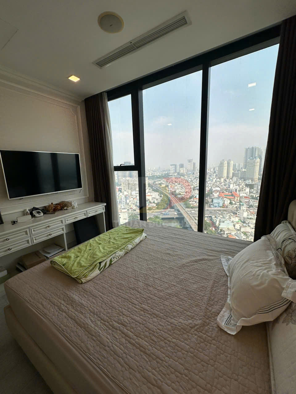 Bán căn hộ Vinhomes Golden River Aqua 4 full nội thất 2 phòng ngủ view thành phố giá 15 tỷ chi tiết và hình ảnh thực tế