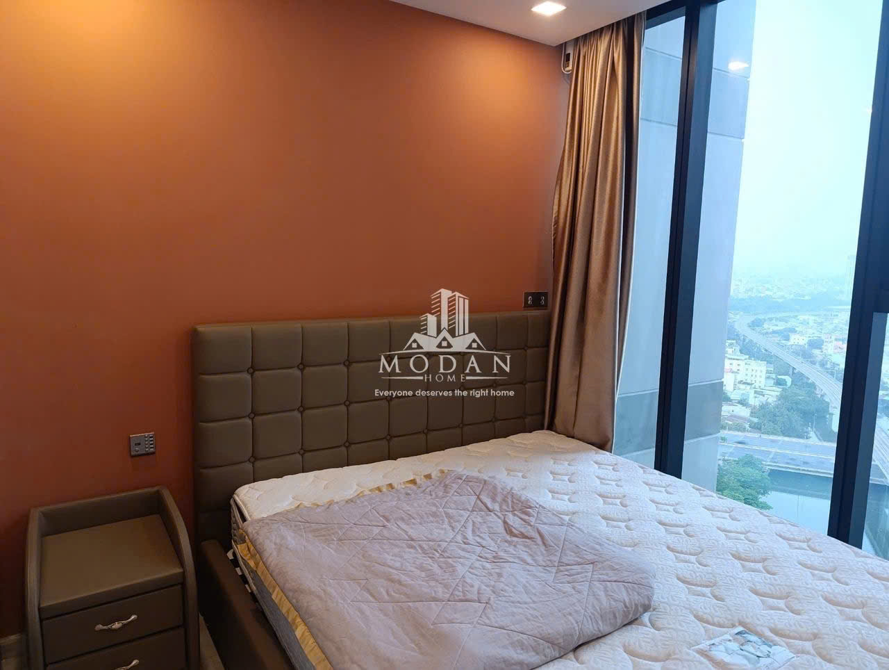 Cho Thuê Căn Hộ Aqua 4 Vinhomes Golden River 1 Phòng Ngủ Full Nội Thất View Sông Landmark 81 Giá 23 Triệu NET