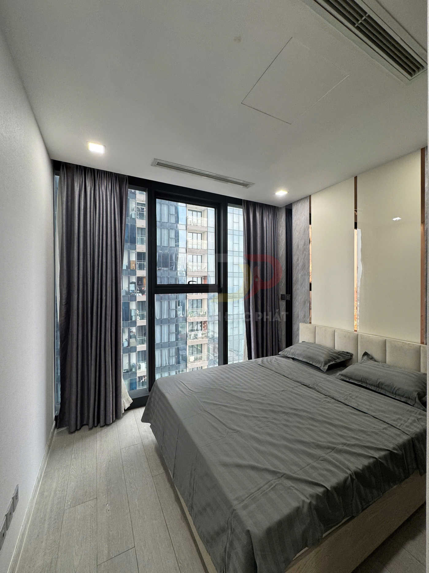 Bán căn hộ Vinhomes Golden River Lux 6 view Bitexco 2 phòng ngủ full nội thất diện tích 77m2 giá 13 tỷ tất cả chi phí