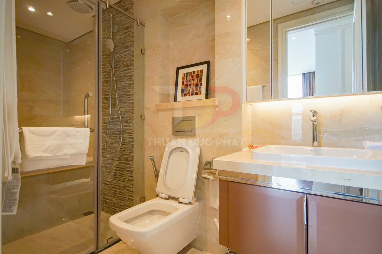 Cho thuê căn hộ Vinhomes Golden River Aqua 3 2 phòng ngủ 72 m2 full nội thất view thành phố Landmark 81 giá 42 triệu bao thuế, trống sẵn ngày 01/04/2026