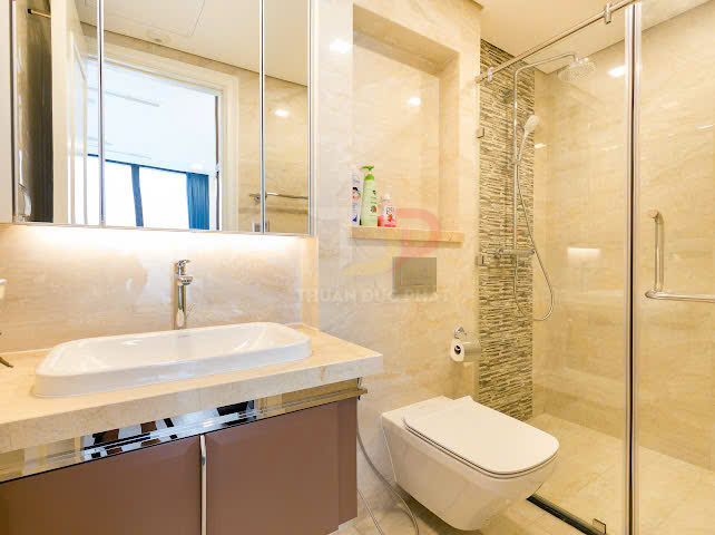 Cho thuê căn hộ Vinhomes Golden River Aqua 3 full nội thất 2 phòng ngủ view Landmark 81 giá 39 triệu