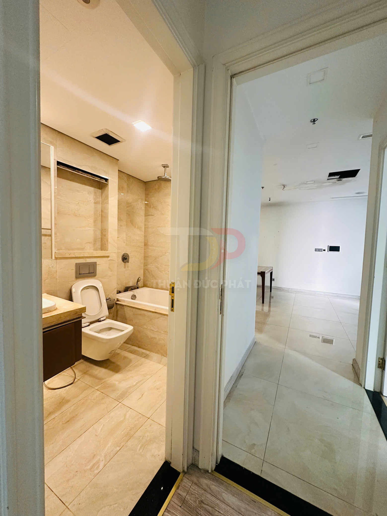 Cho thuê căn hộ Vinhomes Golden River Aqua 1 2 phòng ngủ 84 mét vuông view xéo sông Thảo Cầm Viên giá 28 triệu net