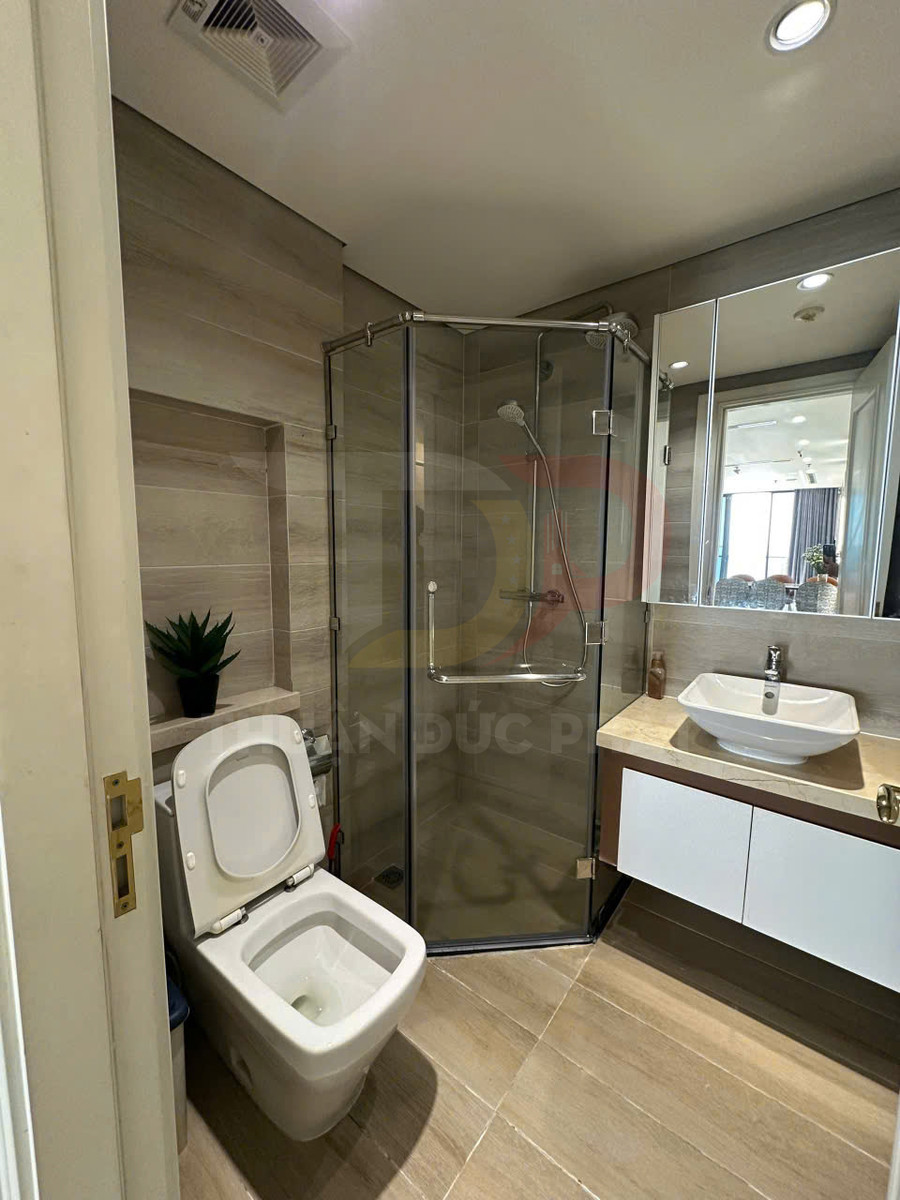 Cho thuê căn hộ 3 phòng ngủ Aqua 1 Vinhomes Golden River 118 mét vuông full nội thất view trực diện sông, thành phố và Bitexco
