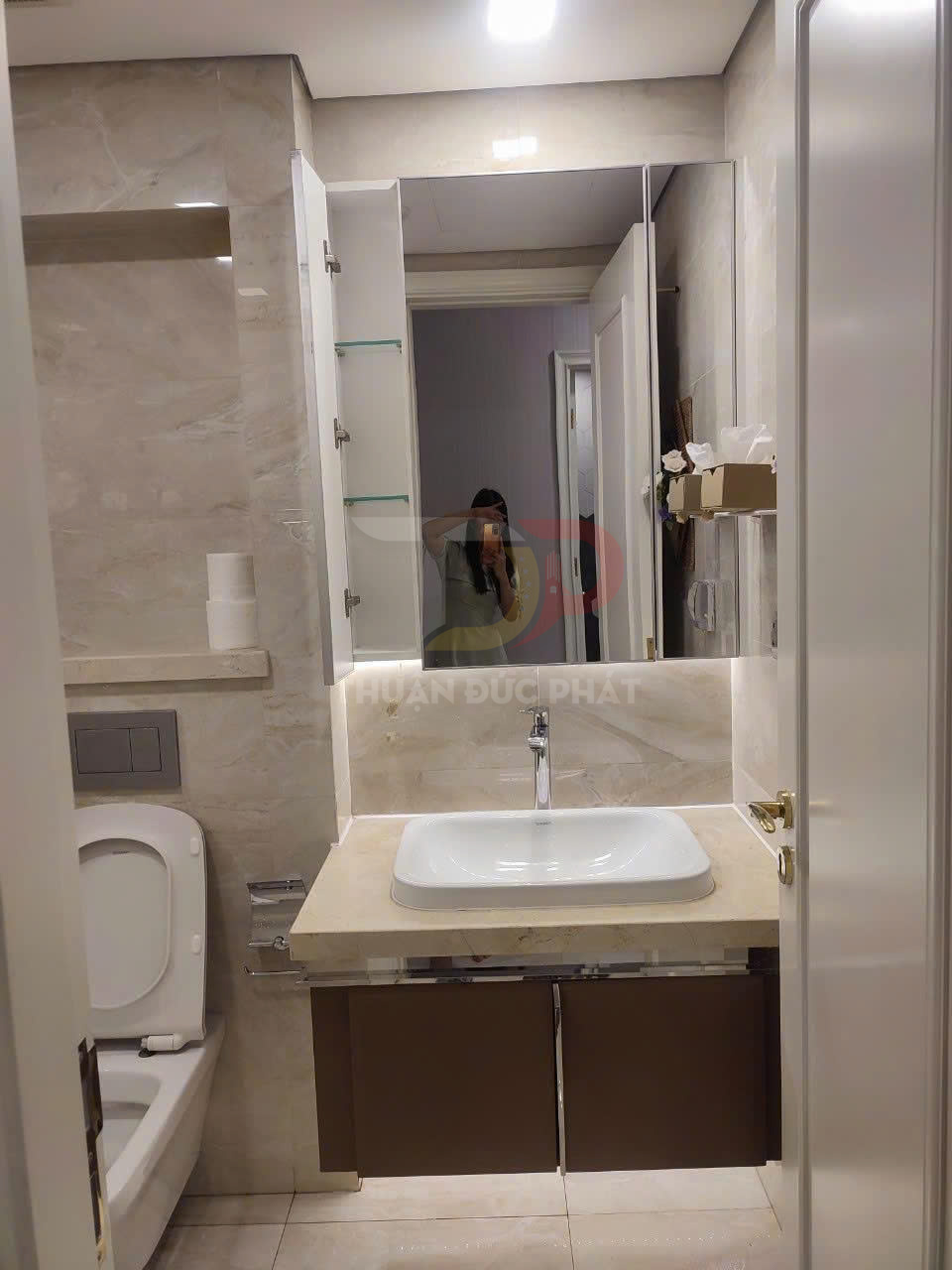 Bán căn hộ Aqua 1 Vinhomes Golden River 1 phòng ngủ full nội thất view xéo sông nội khu giá 10.5 tỷ chi tiết đầy đủ