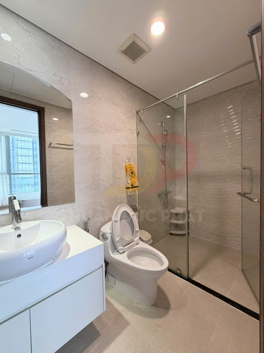 Bán căn hộ 2 phòng ngủ Landmark 2 Vinhomes Central Park 83,8m2 giá 15,5 tỷ, nhà trống có sổ