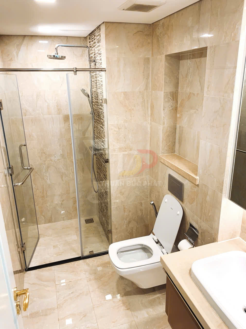 Bán căn hộ Vinhomes Golden River Aqua 2 view sông và Bitexco diện tích 49.5m2 giá 12.5 tỷ phù hợp đầu tư và ở lâu dài