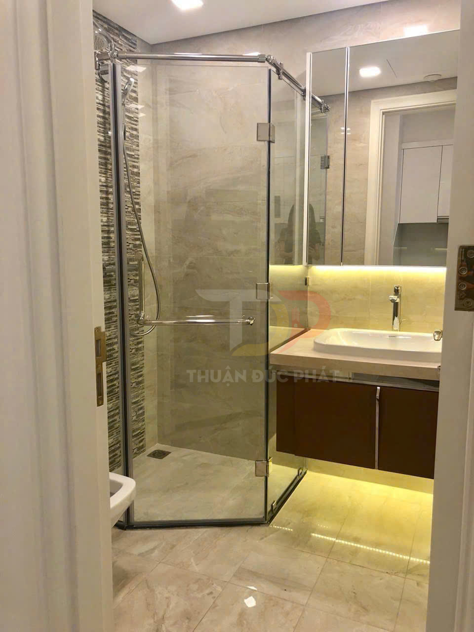 Cho Thuê Căn Hộ Vinhomes Golden River 1 Phòng Ngủ Tòa Aqua 4 Tầm Nhìn Sông Sài Gòn Và Landmark 81