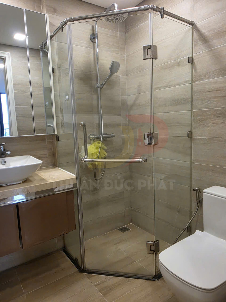Cho thuê căn hộ Aqua 2 vòng cung Vinhomes Golden River 3 phòng ngủ, diện tích 101,4 mét vuông, giá 45 triệu đồng