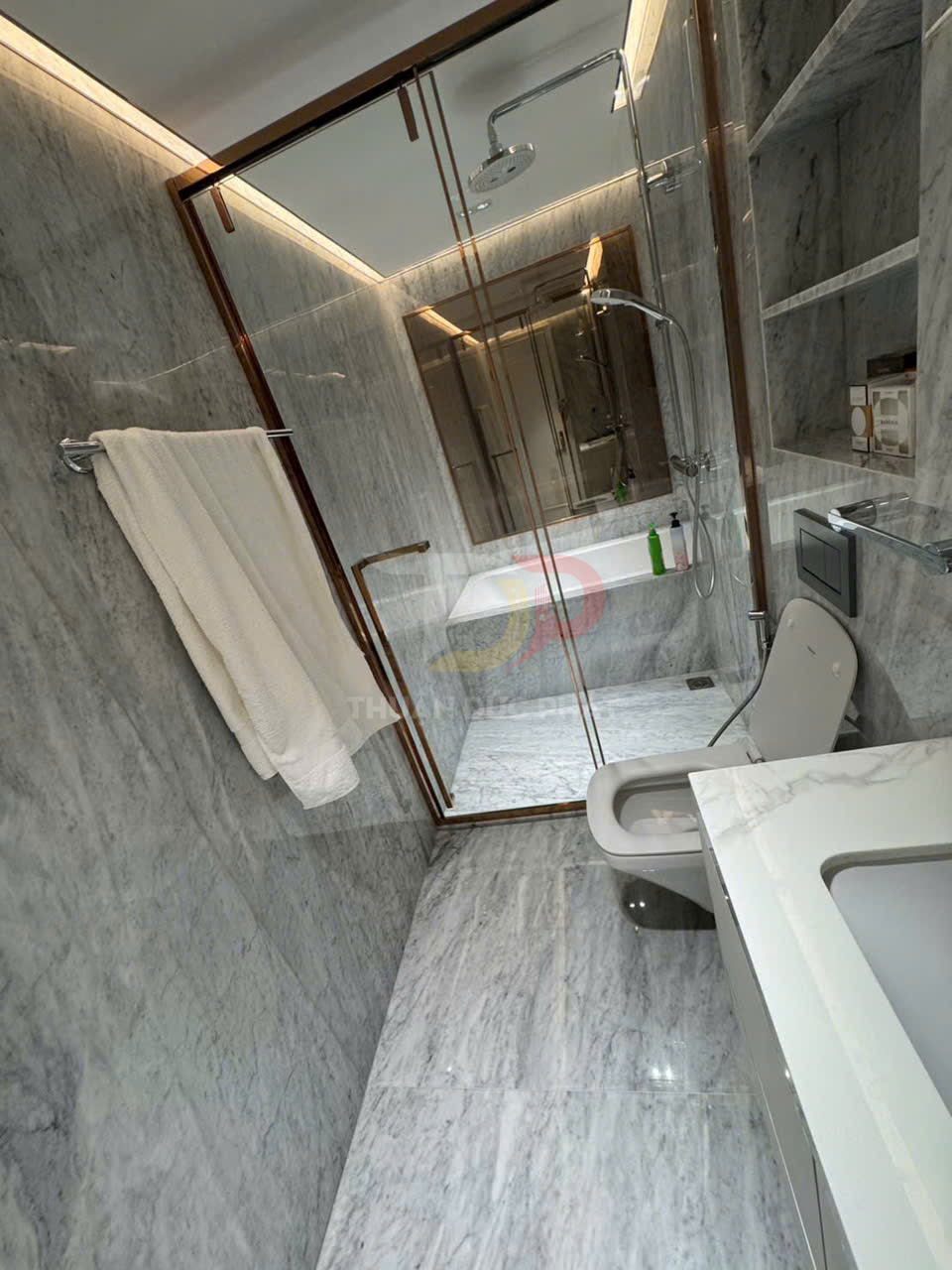 Cho thuê căn hộ Vinhomes Golden River Aqua 1 3 phòng ngủ full nội thất view sông Bitexco giá 110 triệu