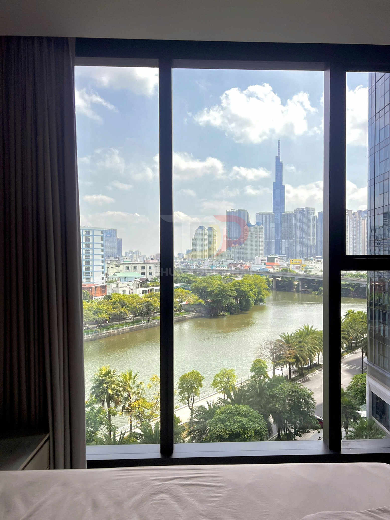 Bán Căn Hộ Aqua 1 Vinhomes Golden River 2 Phòng Ngủ 83,2 Mét Vuông Full Nội Thất View Nội Khu Xéo Sông Landmark 81 Giá 19 Tỷ