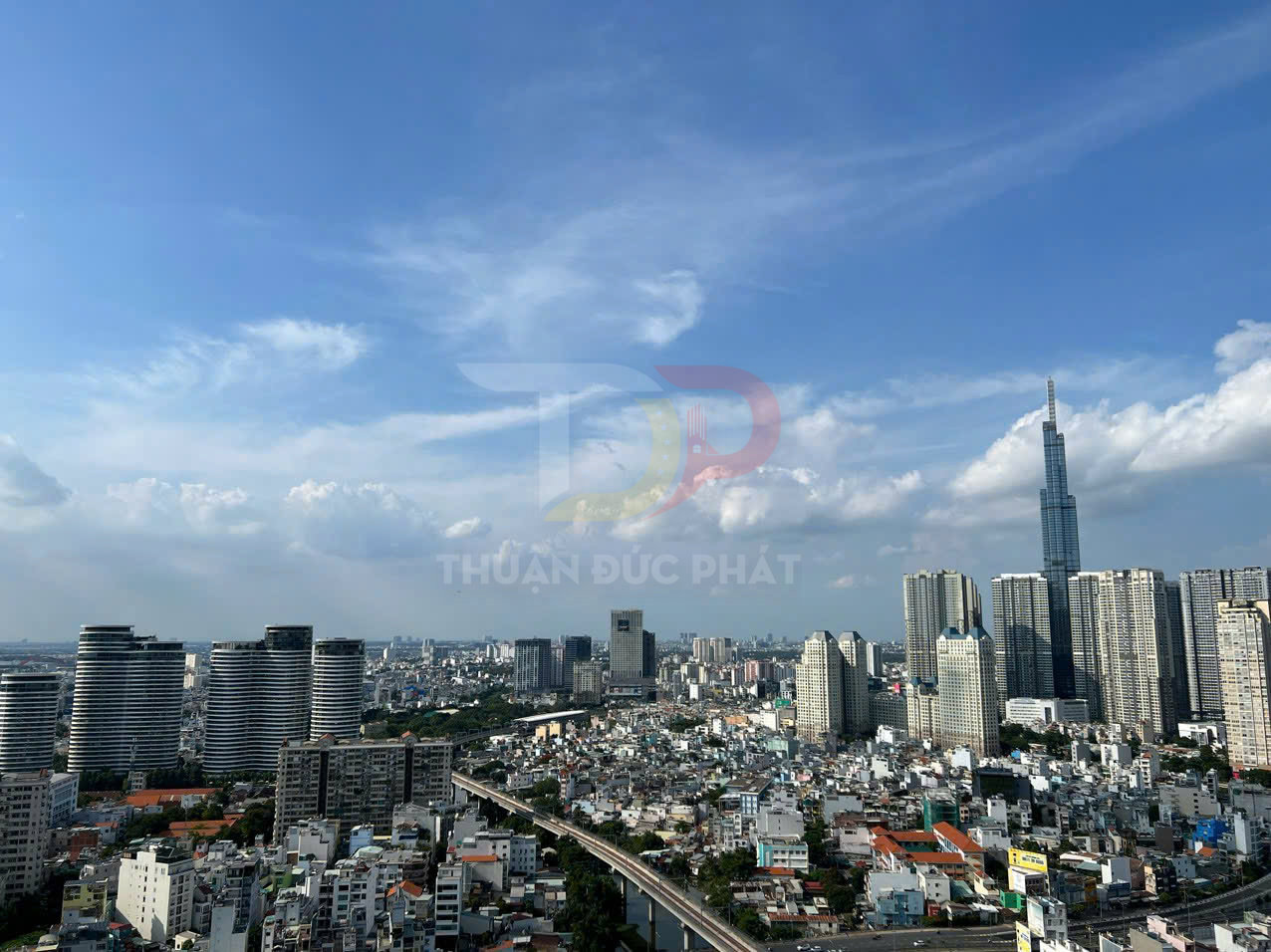 Cho Thuê Căn Hộ Vinhomes Golden River 2 Phòng Ngủ Đầy Đủ Nội Thất Tòa Aqua 3 Tầm Nhìn Landmark 81
