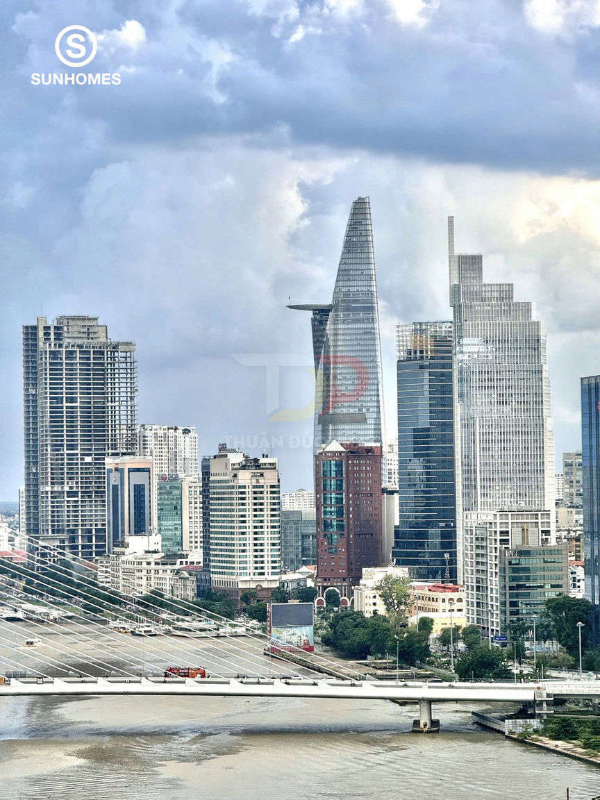 Cho thuê căn hộ Vinhomes Golden River Aqua 4 view sông Sài Gòn và Landmark 81 giá 28 triệu vào ở liền