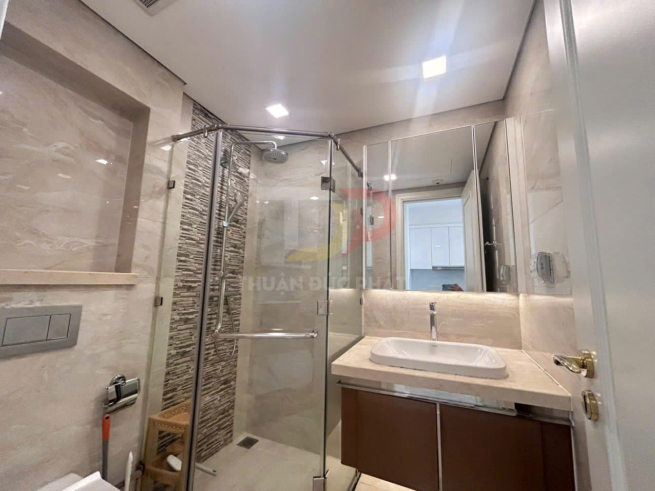 Cho Thuê Căn Hộ Vinhomes Golden River 1 Phòng Ngủ Tòa Aqua 4 View Sông Và Landmark 81