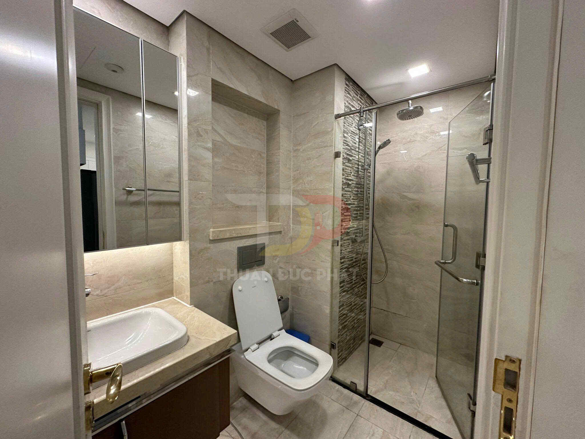 Cho thuê căn hộ Vinhomes Golden River Aqua 1 một phòng ngủ full nội thất view xéo sông và công viên giá 22 triệu NET