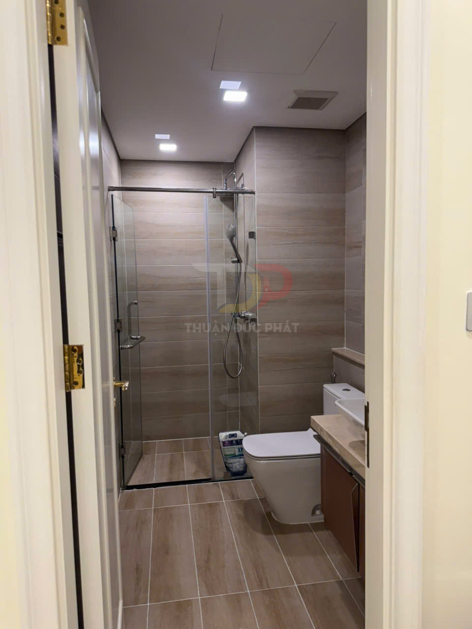Cho Thuê Căn Hộ Aqua 2 Vinhomes Golden River Hai Phòng Ngủ Full Nội Thất Mới View Sông Và Bitexco Trực Diện