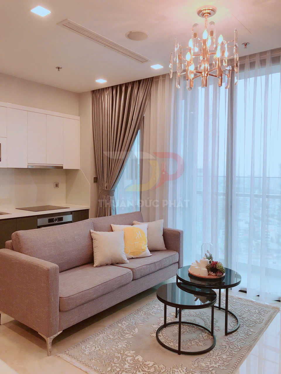 Bán căn hộ Vinhomes Golden River Aqua 2 full nội thất view Landmark 81 2 phòng ngủ giá 14 tỷ sổ hồng trao tay