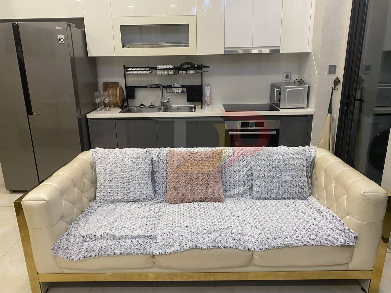 Cho thuê căn hộ Vinhomes Golden River Aqua 1 full nội thất 2 phòng ngủ view Landmark 81 giá 30 triệu NET