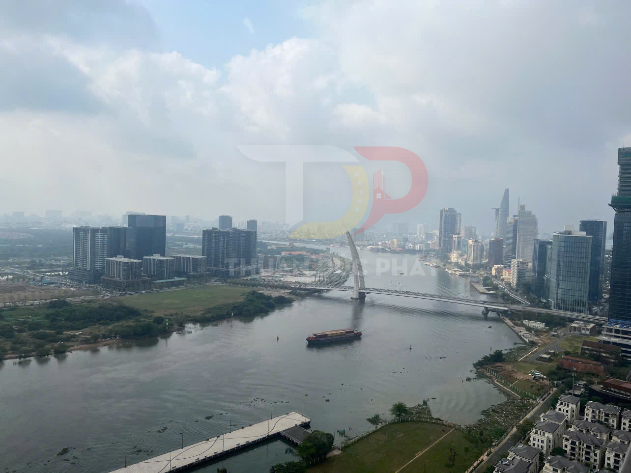 Bán căn hộ Vinhomes Golden River Aqua 2 view sông và Bitexco 3 phòng ngủ diện tích 118.5m2 giá 32 tỷ đầy đủ pháp lý