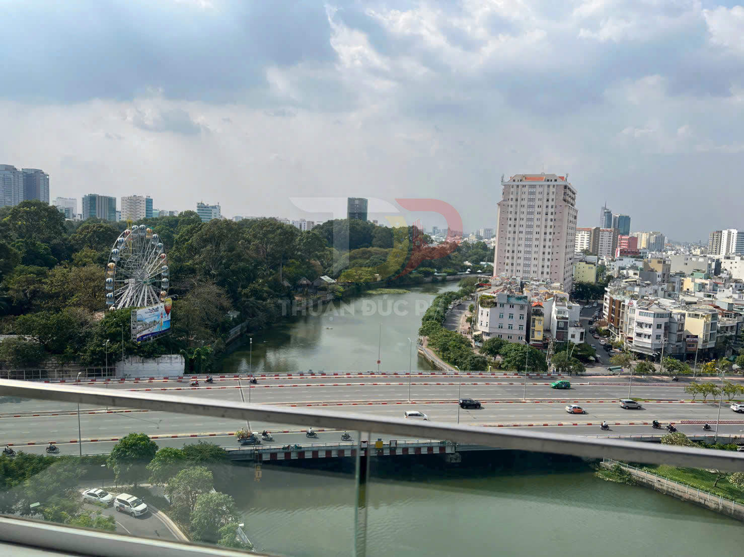 Cho thuê căn hộ Vinhomes Golden River Aqua 1 1 phòng ngủ full nội thất view sông và Thảo Cầm Viên giá tốt nhất 2026