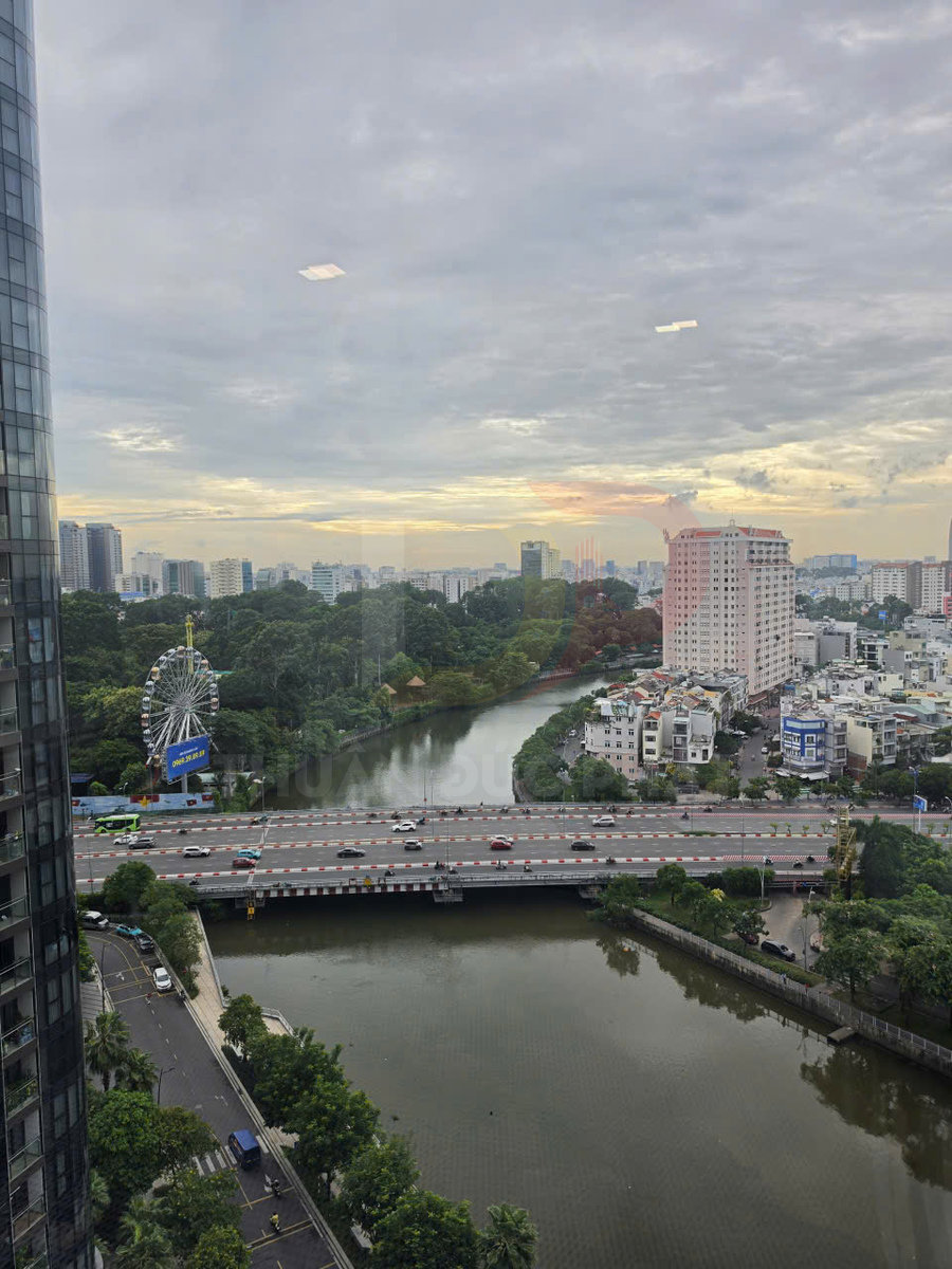 Cho thuê căn hộ Aqua 2 vòng cung Vinhomes Golden River 3 phòng ngủ, diện tích 101,4 mét vuông, giá 45 triệu đồng
