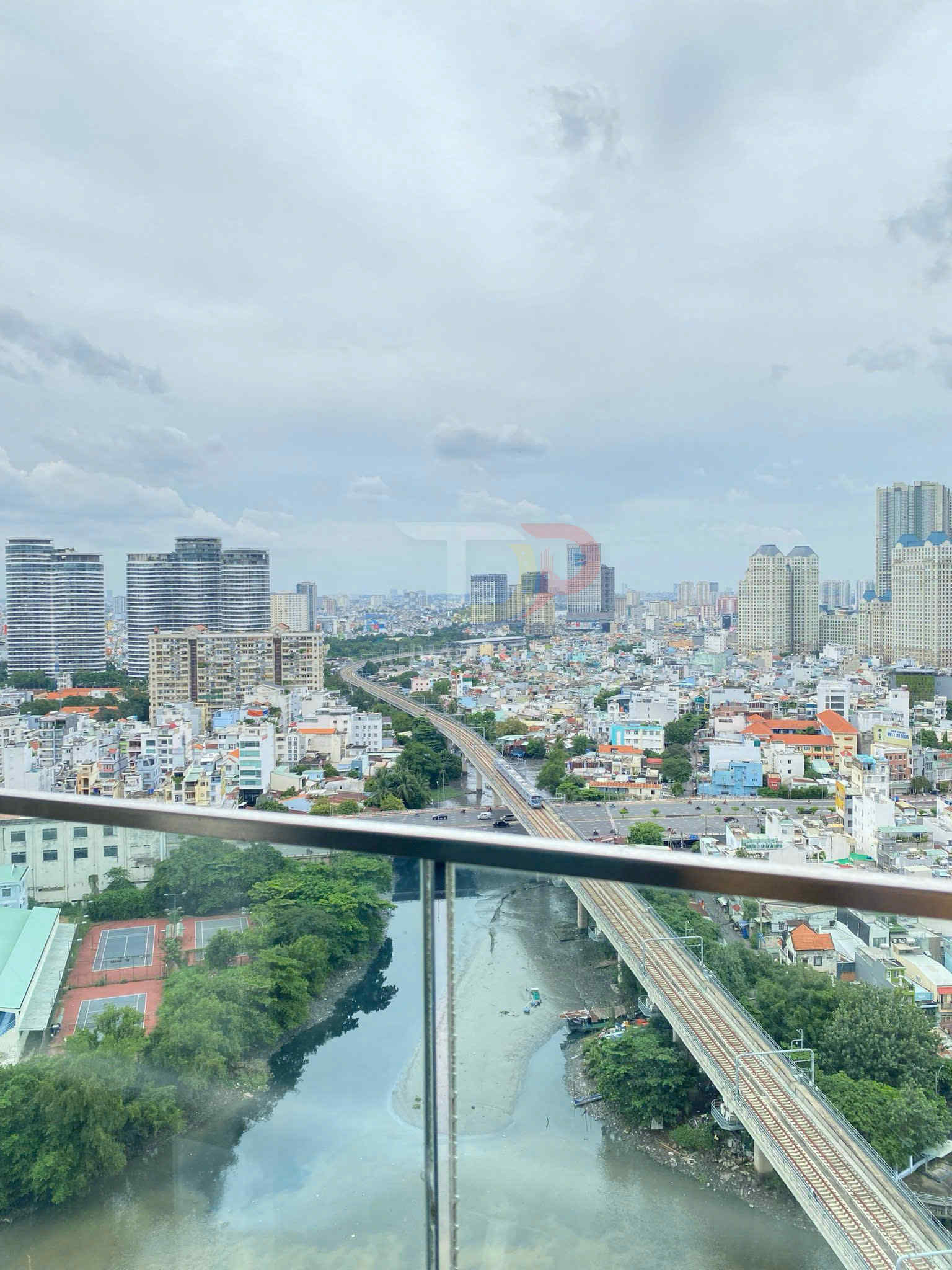 Bán căn hộ 1 phòng ngủ Aqua 4 Vinhomes Golden River full nội thất view Landmark 81 giá 10,5 tỷ