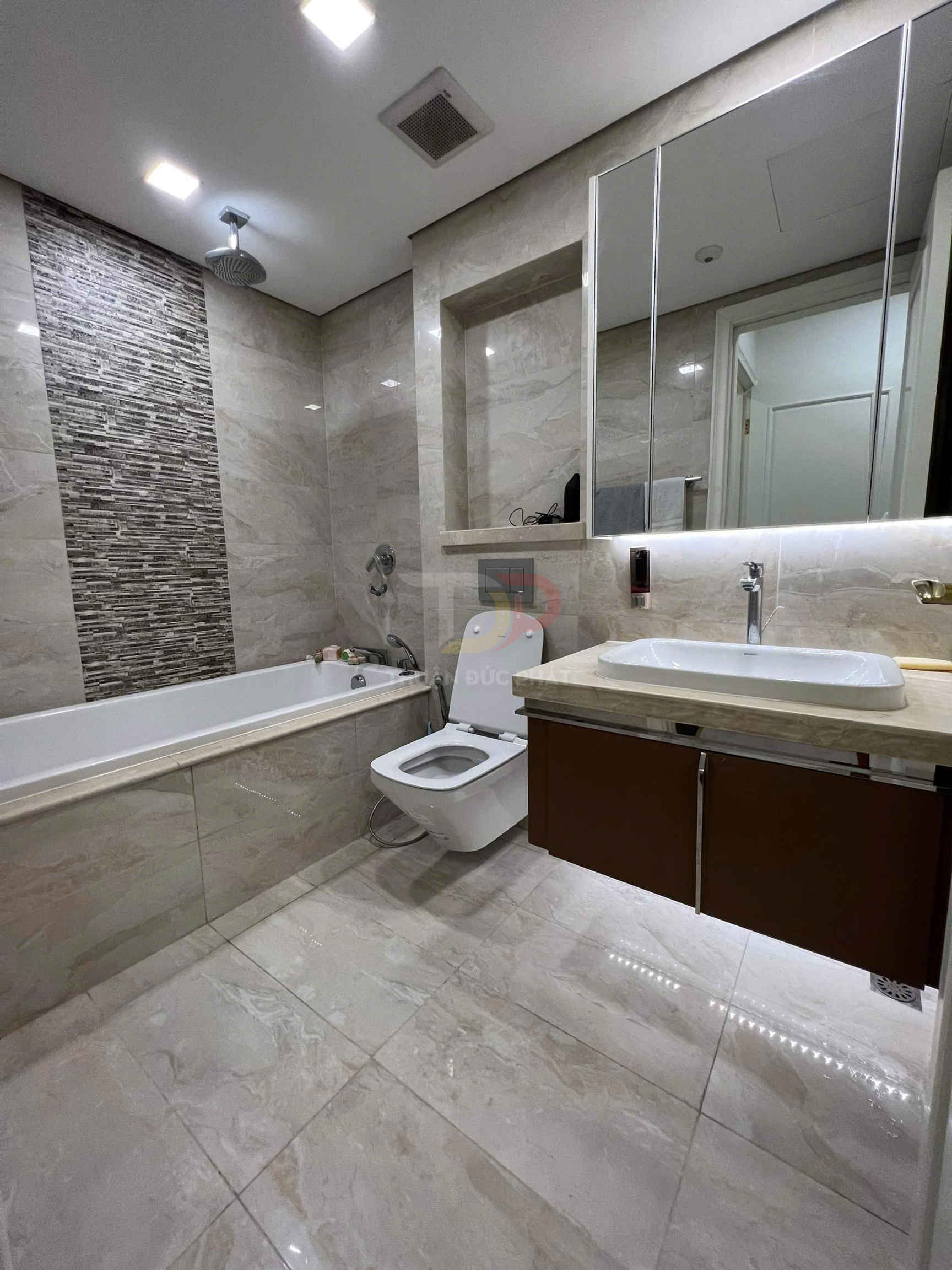 Bán Căn Hộ Vinhomes Golden River Tòa Aqua 1 Sở Hữu 2 Phòng Ngủ Với Tầm Nhìn Trực Diện Biểu Tượng Landmark 81