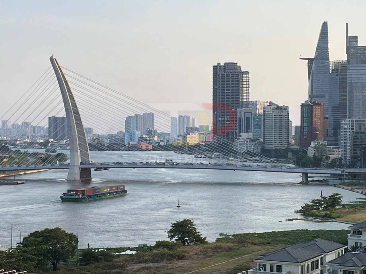 Cho thuê căn hộ Vinhomes Golden River Aqua 3 full nội thất 2 phòng ngủ 68.2 mét vuông view nội khu giá 33 triệu net trống sẵn