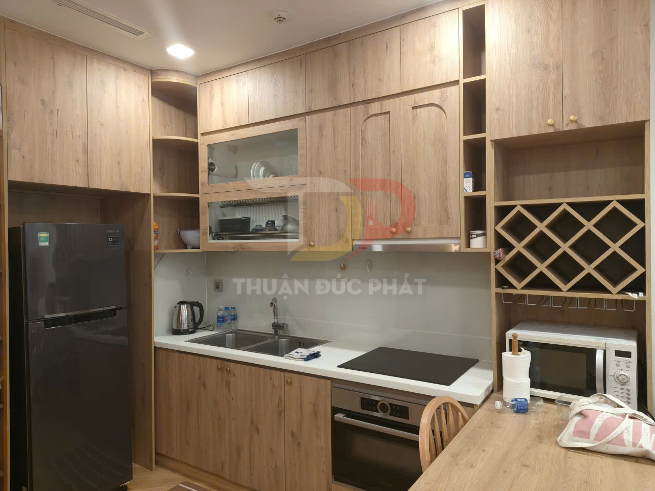 Cho thuê căn hộ Vinhomes Golden River Aqua 1 full nội thất 1 phòng ngủ view thành phố giá 26 triệu